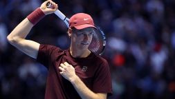 Sinner, la profezia di Medvedev: "Ci riuscirà, ne sono certo". E spiega: "Solo lui e Alcaraz possono battermi"