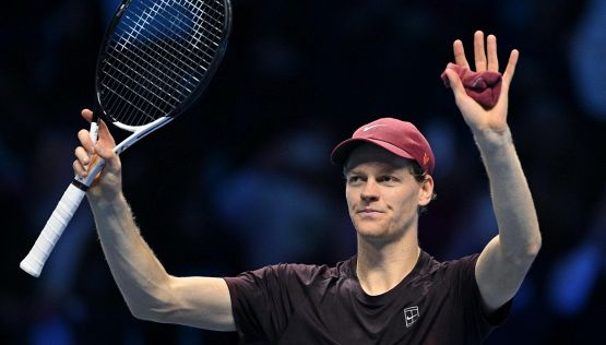 Sinner in semifinale fa gioire Laila e Allegri: Zverev contro arbitro e led, ma è bufera sul "gufo" Panatta