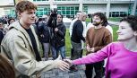 Sinner debutta a Torino con Vives, è delirio per Jannik tra selfie e beneficenza: Alcaraz si prepara con Fritz