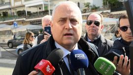 Lazio, Lotito fa benedire da un prete Formello ma non basta: che guaio per Sarri