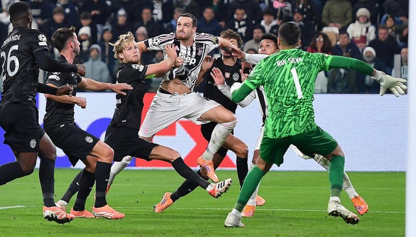 Juventus-Sporting Lisbona, moviola: il rigore chiesto dai portoghesi e il rosso mancato