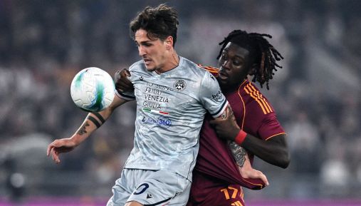 Roma-Udinese, Zaniolo fa infuriare Koné e l'Olimpico: il gesto dell'ex, la rissa sfiorata e gli insulti della Sud