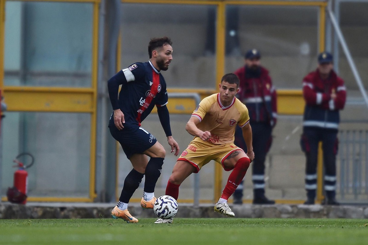 Bifulco del Campobasso contro il Perugia (LPS)