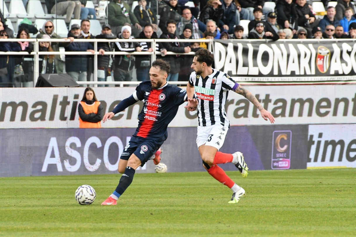 Bifulco del Campobasso e Alagna dell'Ascoli in azione (LPS)