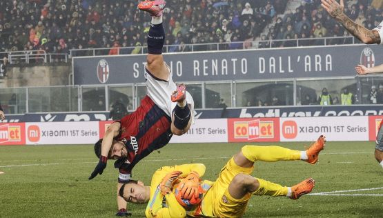 Bologna-Cremonese, moviola: la decisione del Var sul rigore al 92’ che ha scatenato la bufera