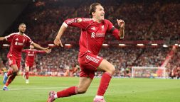 Liverpool, ora Slot si è accorto di Chiesa ma la teoria sull'ex Juventus fa infuriare i tifosi: “Va licenziato”