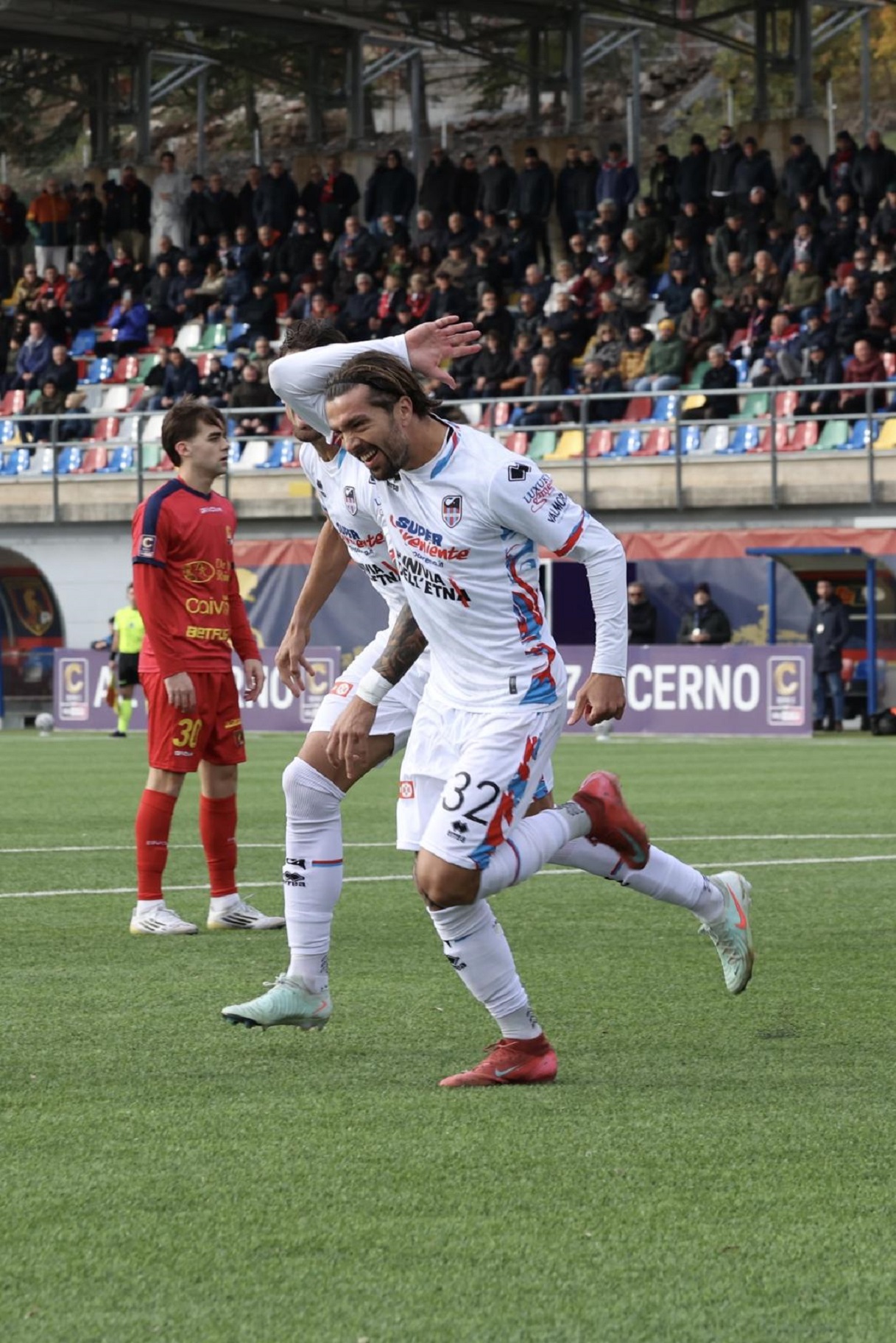 Forte del Catania esulta dopo un gol (LPS)