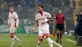 Bari, insulti e minacce a Castrovilli: la denuncia della moglie Rachele Risaliti. Il club di De Laurentiis prende posizione