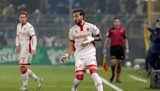 Bari, insulti e minacce a Castrovilli: la denuncia della moglie Rachele Risaliti. Il club di De Laurentiis prende posizione