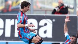 Catania-Crotone, moviola: Var a senso unico, quanti dubbi sui due gol, che svista sul rosso