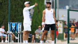Alcaraz, Lopez rompe il silenzio e avvisa Sinner: Cobolli svela i consigli di Carlos, ma sul confronto con Jannik…