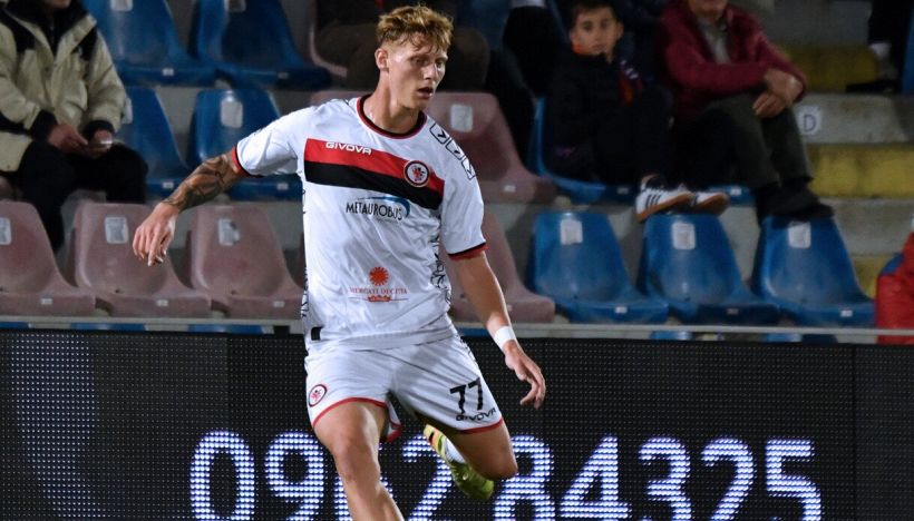 Foggia-Monopoli, moviola: per due volte l’arbitro al Var non cambia idea, che fortuna sul gol partita