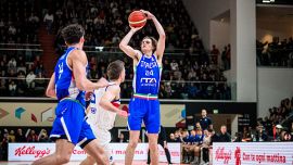 Con Francesco Ferrari l'Italia del basket può sognare in grande: a 20 anni segna 36 punti, 34 anni dopo Carlton Myers