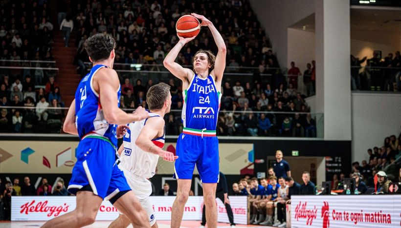 Con Francesco Ferrari l'Italia del basket può sognare in grande: a 20 anni segna 36 punti, 34 anni dopo Carlton Myers