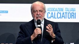 Napoli, terrore in aereo: atterraggio d’emergenza per il Galà del calcio. E all’arrivo De Laurentiis se la prende con tutti