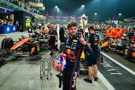 Gp Abu Dhabi: Verstappen pole e pressione su Norris 2°, Piastri 3°. Leclerc è 5°, Hamilton incubo fino alla fine