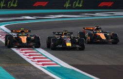 Verstappen vince ad Abu Dhabi, Norris 3° è campione del mondo per 2 soli punti. Leclerc 4°, Hamilton8°