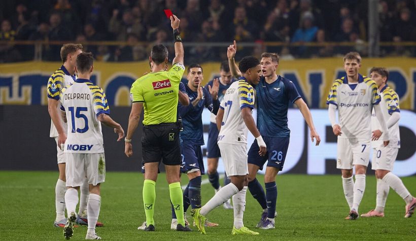 Parma-Lazio, moviola: abbaglio dell’arbitro, due rossi e tante risse