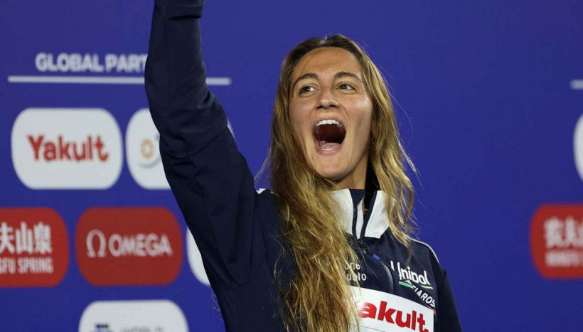 Europei, Quadarella cancella Federica Pellegrini: che record. Ceccon guida la staffetta all’oro, Curtis dal flop al riscatto