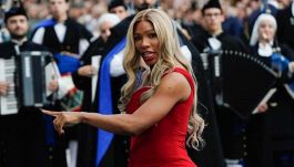 Serena Williams, lo scenario per il possibile ritorno in campo: c’è una possibile data. Lewis Hamilton pronto a scommettere