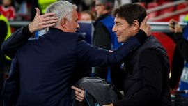 Napoli, Conte allergico all’Europa e i social non perdonano: “Vada a lezione da Mourinho”