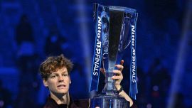 Sinner sulle orme di Federer, il premio dell’ATP: per la terza volta è il tennista più amato. Con buona pace di Vespa e Landini