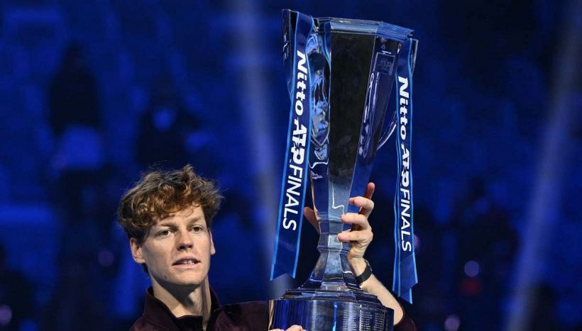 Sinner sulle orme di Federer, il premio dell’ATP: per la terza volta è il tennista più amato. Con buona pace di Vespa e Landini