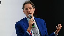 Juve, un miliardo di euro per tornare a vincere: l'offerta vincolante di Tether inchioda Exor, che però frena