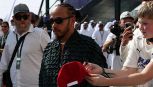 Ferrari, l’ultima stoccata a Hamilton è di Barrichello: “Quelle cose non si dicono”. Antonelli prende le distanze da Maranello