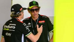 Valentino Rossi “ossessionato” da Marquez: l’accusa arriva dalla Spagna. Marc annuncia il ritorno, Bagnaia promette scintille