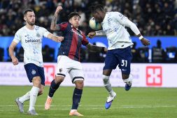 Inter, Bisseck ci ricasca: il mani costa la finale di Supercoppa, il web nerazzurro si scatena e accusa