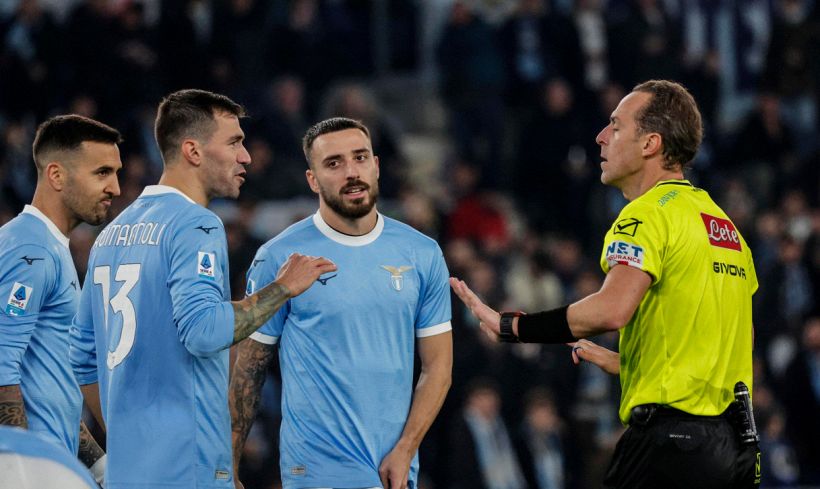 Lazio-Cremonese, il clamoroso errore di Pairetto: è costretto a scusarsi. Cosa dice il regolamento, la rabbia dei tifosi 