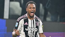 Openda, il gol cambia il mercato della Juventus. Zirkzee vicino alla Roma, Dybala verso l’addio: la rivelazione della suocera