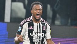 Openda, il gol cambia il mercato della Juventus. Zirkzee vicino alla Roma, Dybala verso l’addio: la rivelazione della suocera