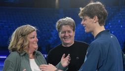 Sinner ragazzo spericolato, il retroscena dell’ex coach scatena i social e Siglinde diventa la vittima: “Povera mamma”