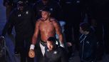 Anthony Joshua in ospedale in Nigeria dopo un incidente mortale, come sta: polemiche sull’assenza di soccorsi
