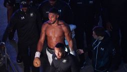 Anthony Joshua in ospedale in Nigeria dopo un incidente mortale, come sta: polemiche sull’assenza di soccorsi
