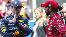 Hamilton chiude l'anno con un doppio flop: Vertappen batte Norris, miglior pilota 2025 e Bearman sogna il sorpasso