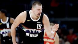 NBA, sospiro di sollievo per Nikola Jokic: il crociato è integro, c'è "solo" una iperestensione (e un mese di stop)