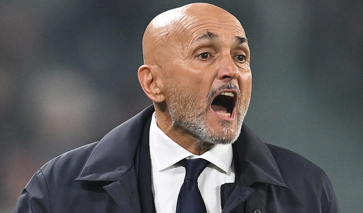 https://wips.plug.it/cips/sport.virgilio.it/cms/2025/12/juventus-luciano-spalletti-minaccia-mordere-giornalista.jpeg