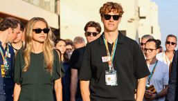 La presenza assidua di Laila Hasanovic accanto a Jannik Sinner a Dubai non risolve l'enigma nonostante le premesse