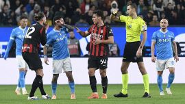 Napoli-Milan, moviola: Zufferli versione Babbo Natale, manca anche un rosso, quanti errori e quante risse