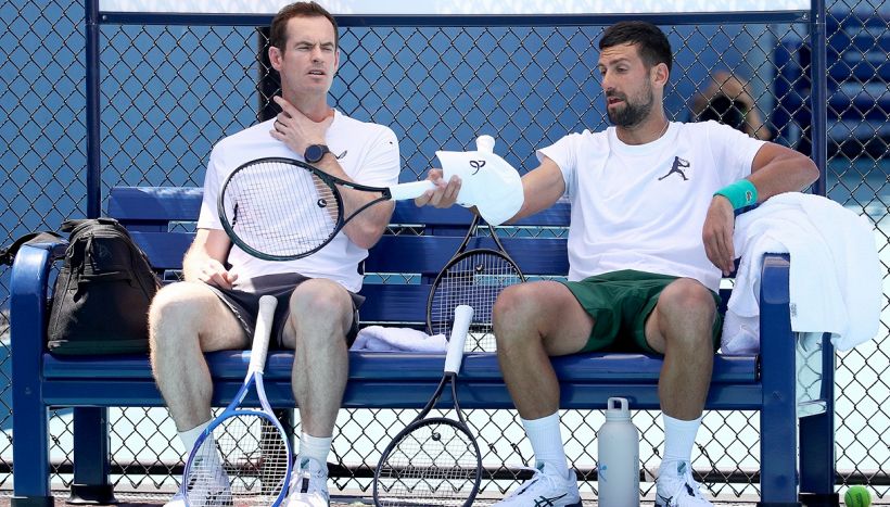 Djokovic, i retroscena di Murray su flop e divorzio: la corsa sugli sci, i crampi e i risultati deludenti