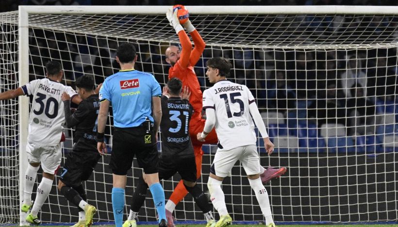 Napoli-Cagliari, moviola: pasticcio McTominay, il gesto di Esposito al pubblico, rigori thrilling