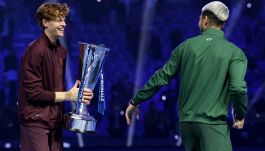 Mouratoglou lancia Sinner e distrugge Alcaraz per lo choc Ferrero: doppia profezia su Australian Open e 2026