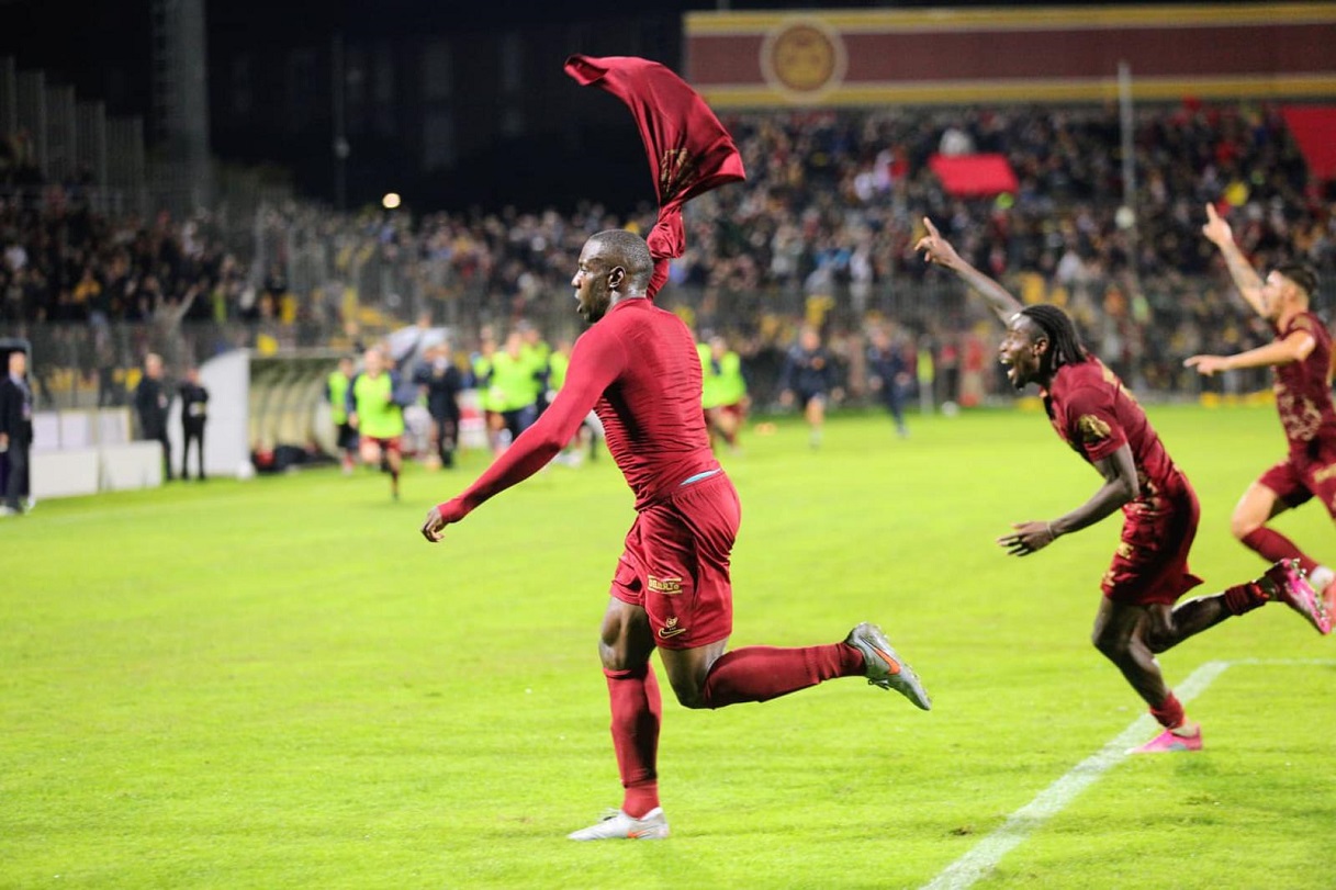 Stefano Okaka del Ravenna esulta dopo un gol (LPS)