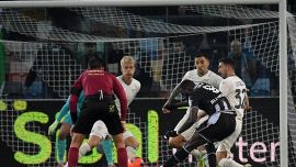 Lazio, perchè il gol di Davis era da annullare: esplode la bufera sul web