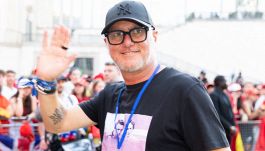 Carlo Vanzini, lacrime in studio a Sky: "Dai capitano". Camicioli e Piria commossi, l'omaggio di Genè