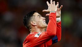 Anche Ronaldo piange, Al Nassr ko dopo gara tra errori, pali, schiaffi e rossi. Follia Joao Felix