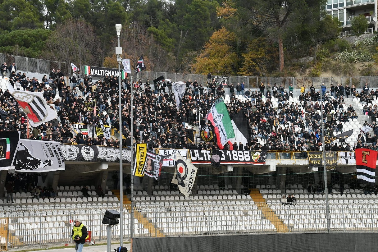 Ascoli tifosi curva (LPS)